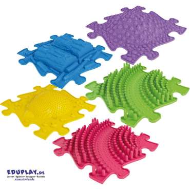 Sansegulv 3D med farverige tredimensionelle elementer til sanseleg og motorisk udforskning