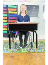 Pige med Universal bouncyband til stol på lilla skolestol