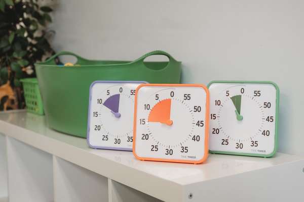Time Timer Medium klassesæt i orange, lilla og grøn