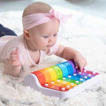 Baby leger med Rock n roller piano fra fat brain toys