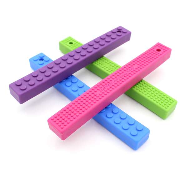 Flere ARK MEGA Brick Stick samlet – farverige tyggeredskaber

