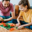 Personer spiller Smart Games dragon inferno