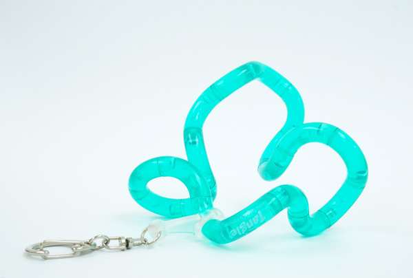Tangle Jr Jelly nøglering i turkis – bøjeligt og sansestimulerende fidget legetøj

