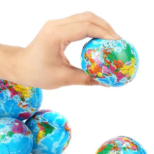 Hånd klemmer på Globus antistressbold