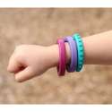 Flere ARK Chew Bangle på håndled – sanselegetøj
