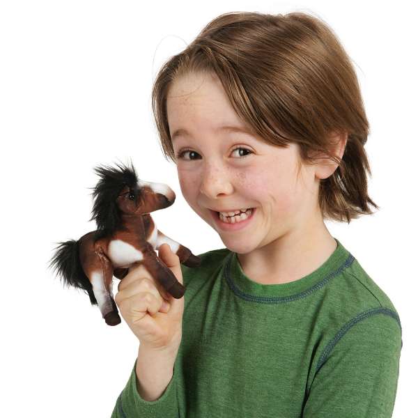 Barn med Folkmanis fingerdukke hest