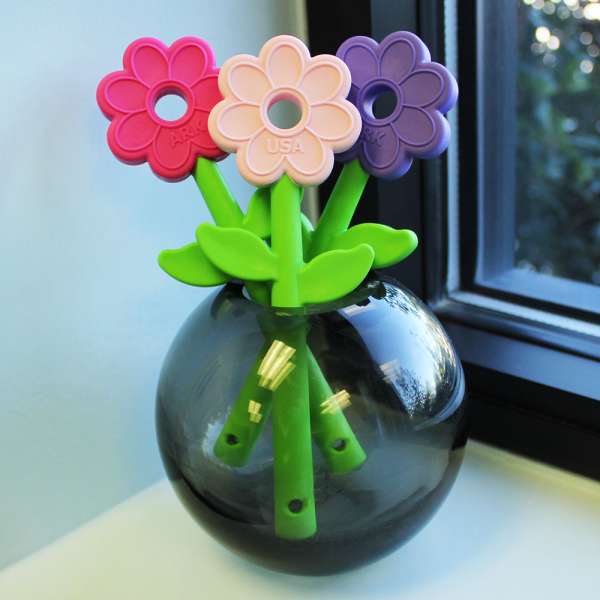 ARK Flower Wand i vase – dekorativt og diskret bideredskab til hjem og hverdag

