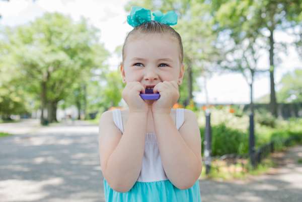 Barn bruger ARK Heart Chew – støtte til tyggebehov og ro

