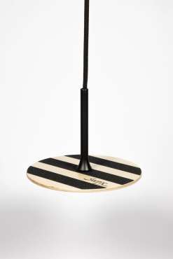 SwnX fodgynge med rund træplade og sort reb – aktiv siddeplads og motorisk hjælpemiddel

