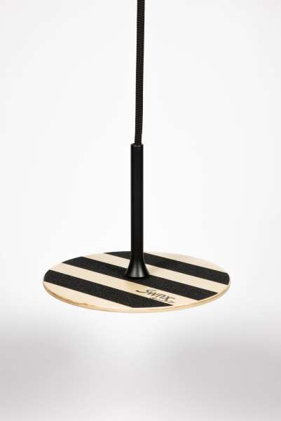 SwnX fodgynge med rund træplade og sort reb – aktiv siddeplads og motorisk hjælpemiddel

