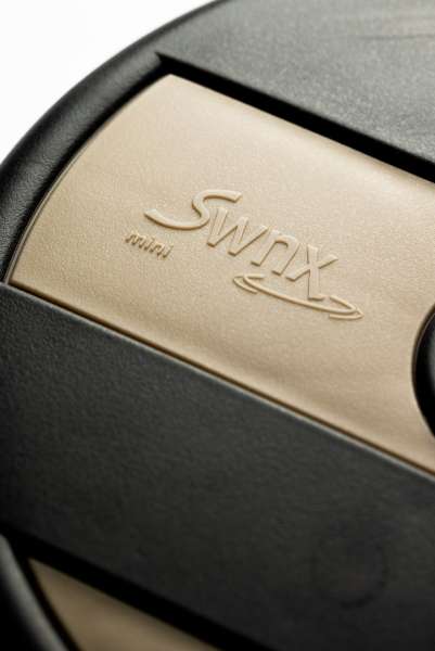 Gynge vist opstillet indendørs, klar til sansestimulering og bevægelsesleg