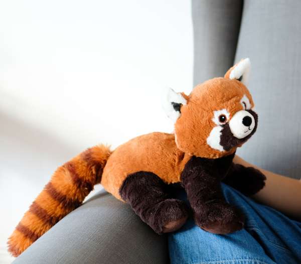 Sansebamse Rød Panda – fremmer tryghed og afslapning gennem kram og blødhed.

