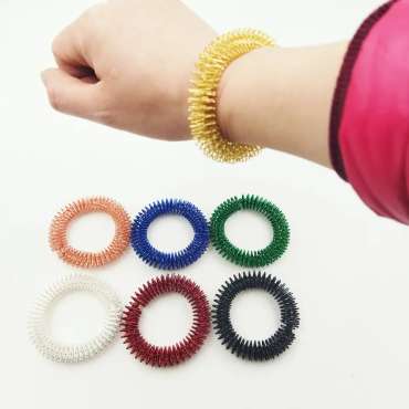  Akkupressur armbånd – fleksible ringe i forskellige farver til håndled

