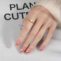  Anxiety ring med stjerne og perler i guld på finger – elegant fidget ring

