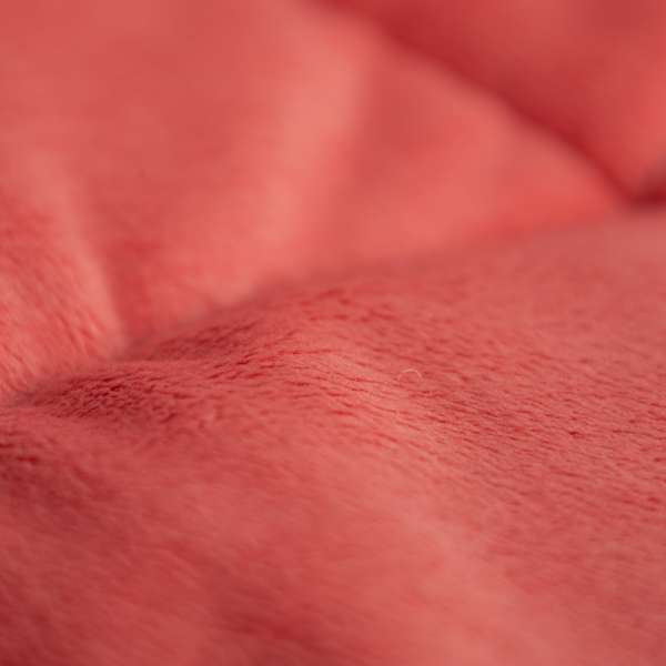 Velourtæppe med tyngde jordbær close-up – blød velouroverflade til sanselig komfort

