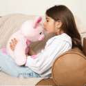 Grisen Harper side i en sofa sammen men en pige 