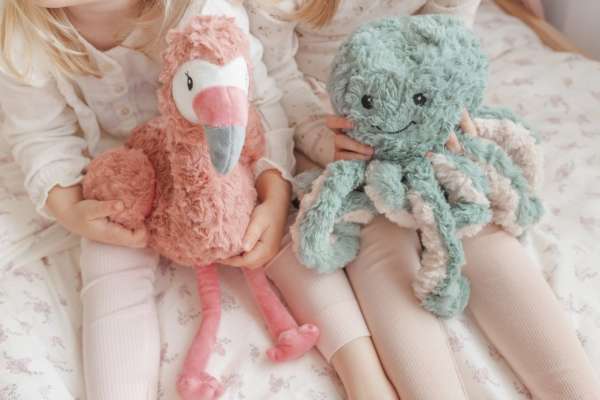 Her ses Blæksprutten Ollie og Flamingoen Francesca sammen