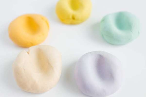 Pinch me therapy dough i forskellige farver