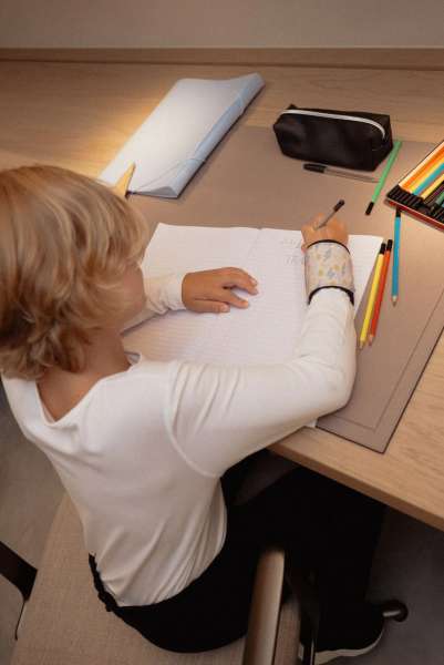 MoodMagic sansearmbånd – demonstrerer farveskift ved håndens varme