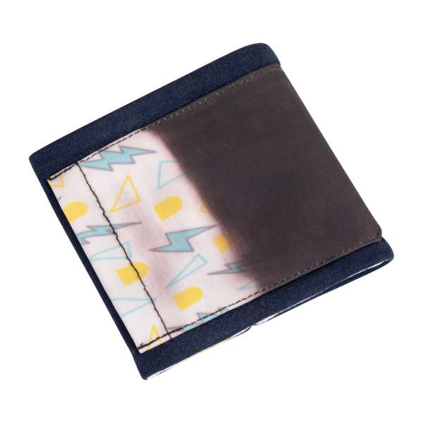 Close-up af MoodMagic sansearmbånd – farverne skifter mellem rød, gul og grøn ved berøring