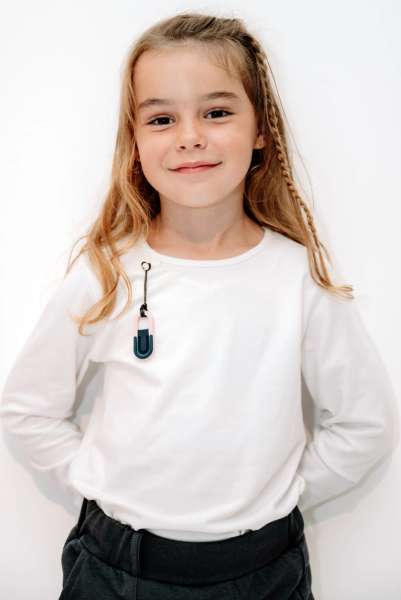 Pige med Chewy Fidget – diskret tyggeredskab

