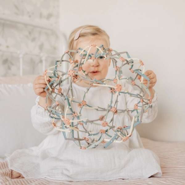 Barn med Magisk Mindfulness Bold – stor udvidelig fidget

