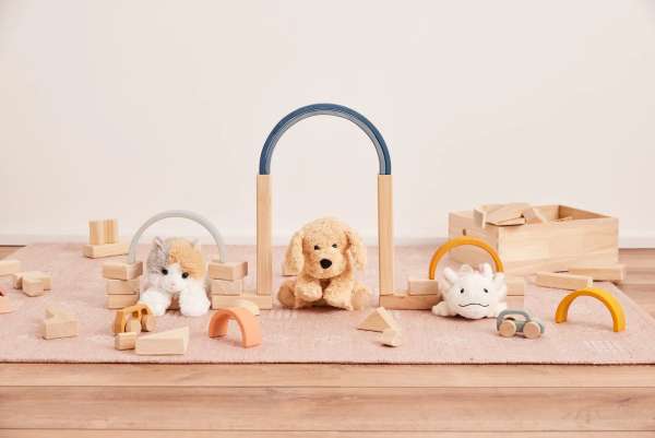 Sansebamse Warmies Calico Kat sammen med sin venderne 