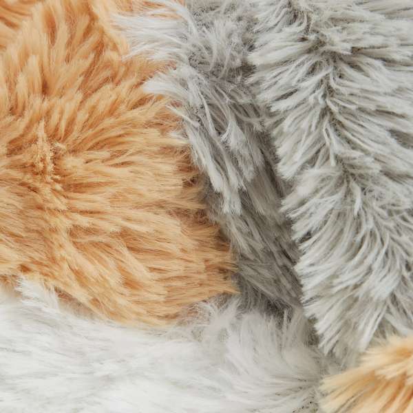 Warmies calico kat pels close-up – blød og fluffy tekstur


