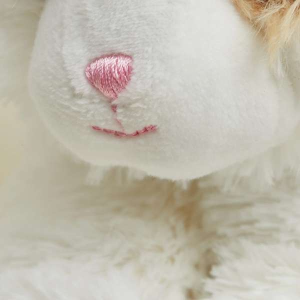 Warmies calico kat close-up – detaljeret ansigt og blød pels


