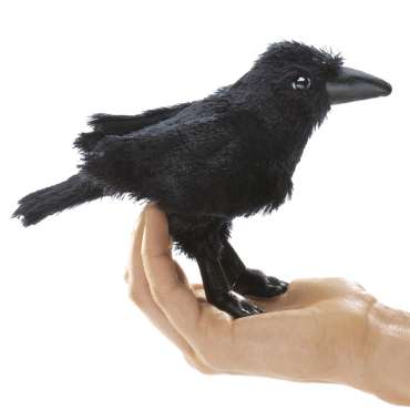 Fingerbamse ravn på en hånd – naturtro fugl fingerdukke til leg og fantasi

