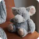 Warmies elefant bamse på stol – blød og varm bamse til hygge og afslapning

