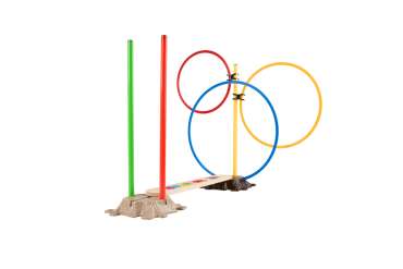 Lille forhindringsbane fra Muffik med balanceplade, træstub og ringe til motorisk leg og koordination