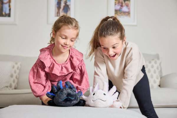 Sansebamse Warmies® pink axolotl – alsidig bamse til kram, leg og rolige stunder.

