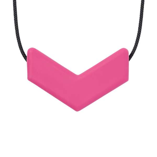 ARK Chevron bidehalskæde hot pink close-up – bidesmykke til sansestimulering og tyggebehov


