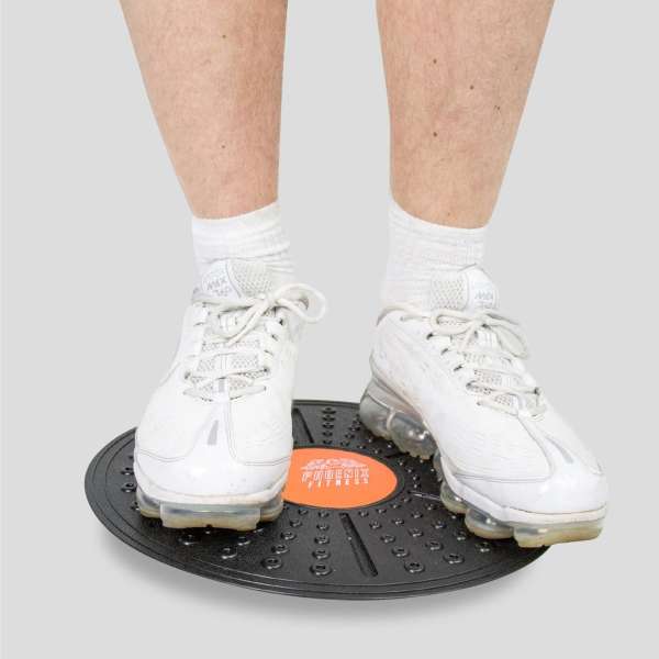 Fødder på balancebræt – forbedrer balance og muskelaktivering

