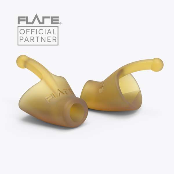 Flare Calmer Nude set fra siden – ergonomisk design til øret


