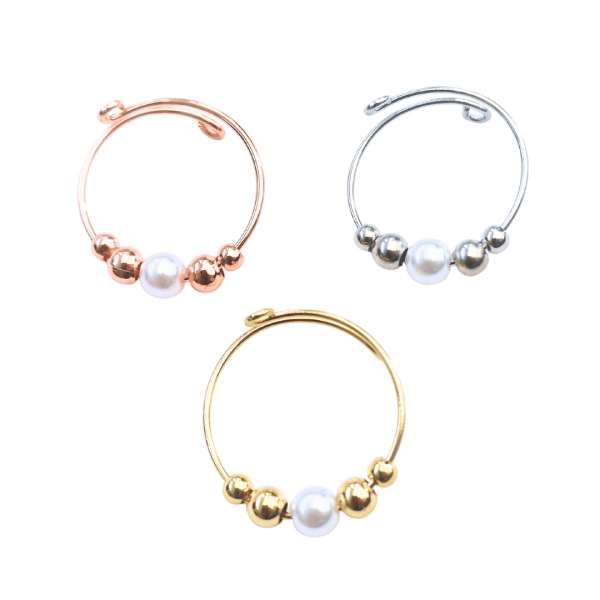 Fidgetring med perle – ringe i flere farver med bevægelige kugler


