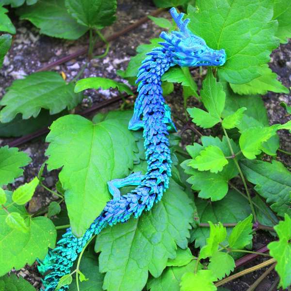 Drakliths dragefidget i natur – fleksibel drage til leg og sanselig stimulering

