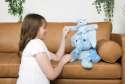 Barn leger med elefant bamse og større elefant bamse, bløde tøjbamser til børn

