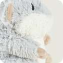Sansebamse Warmies Grå Hamster ser tæt på 