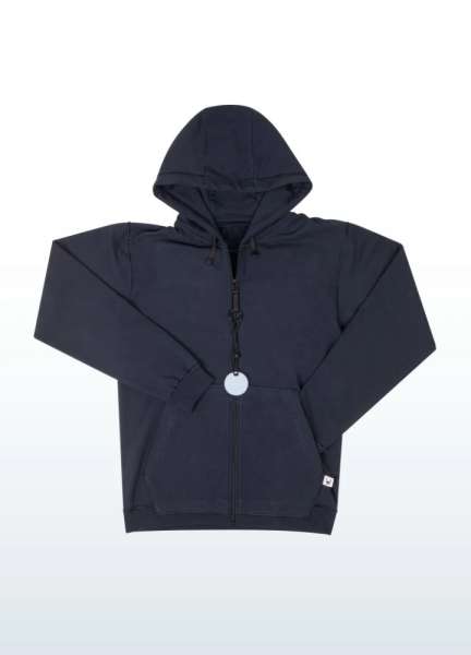 CalmCircle 2-i-1 fidget og bideredskab sidder på en trøje