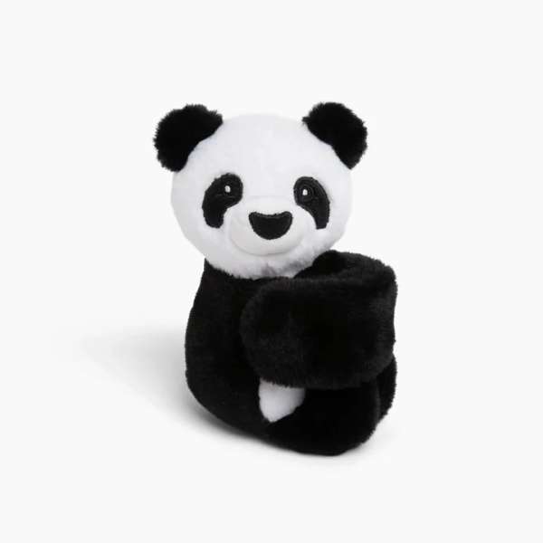 Panda bamse i sort og hvid plys med langt krammedesign, blød og fleksibel tøjbamse til børn

