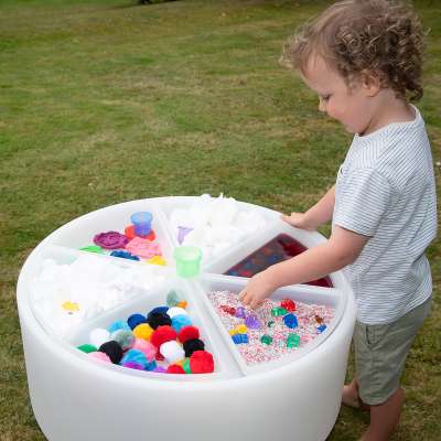 Farvede bakker til tickit® Sensory Mood Discovery Table – ideelle til kreativ sanseleg og opdagelse.

