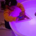 Gennemsigtige bakker til Sensory Mood Discovery Table – understøtter visuel stimulering og farveeksperimenter.

