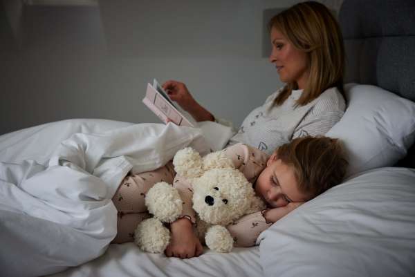 Sansebamse Warmies® bjørn, cremefarvet