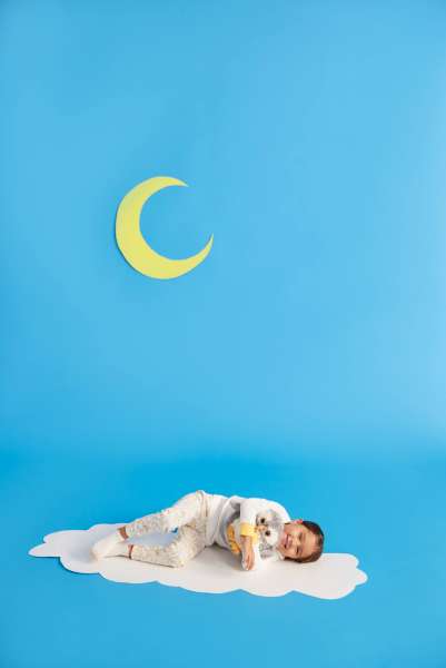 Warmies® grå ugle – perfekt til sengetid, rolige stunder eller sanseleg.

