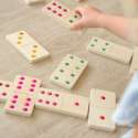 Barn lægger tickit juvel-domino – læringsspil til talforståelse og hånd-øje-koordination


