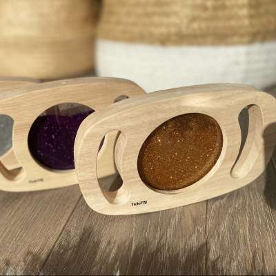tickit glitter panel close-up – farvet sansepanel med flydende glitter til sansestimulering

