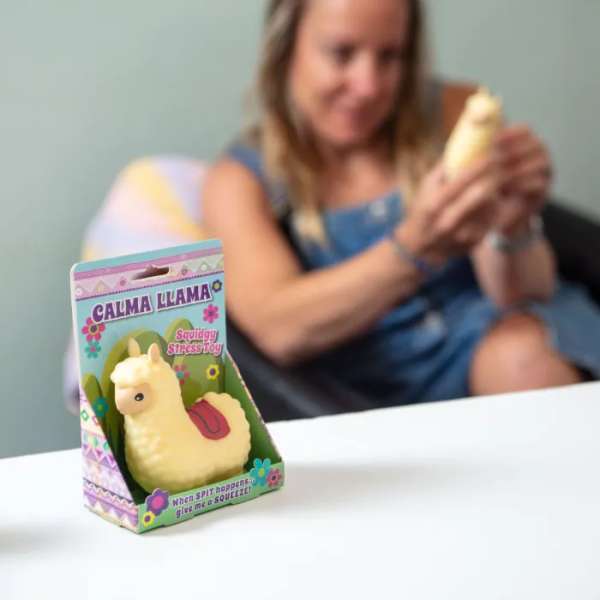 
Barn leger med Karma Lama – beroligende fidget legetøj

