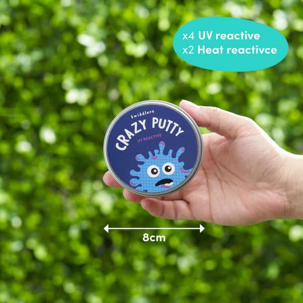 Hånd holder dåse med farveskiftende putty der reagerer på varme og UV lys – kreativt legetøj til børn


